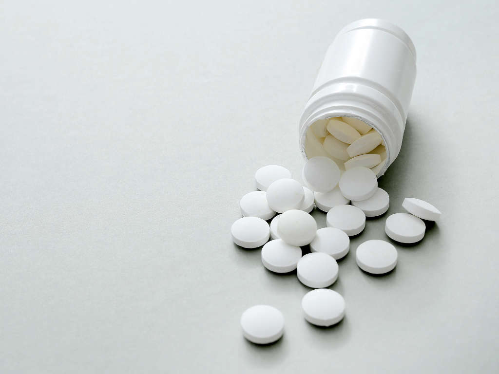 Naltrexone vs Naloxone | Pills | Inland Detox